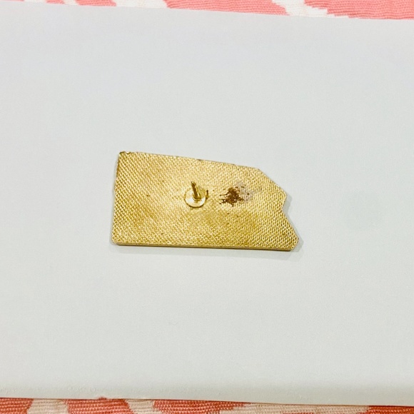 O7-Vintage 80's Rhodes Music Company Keyboard Lapel Pin - Picture 4 of 7